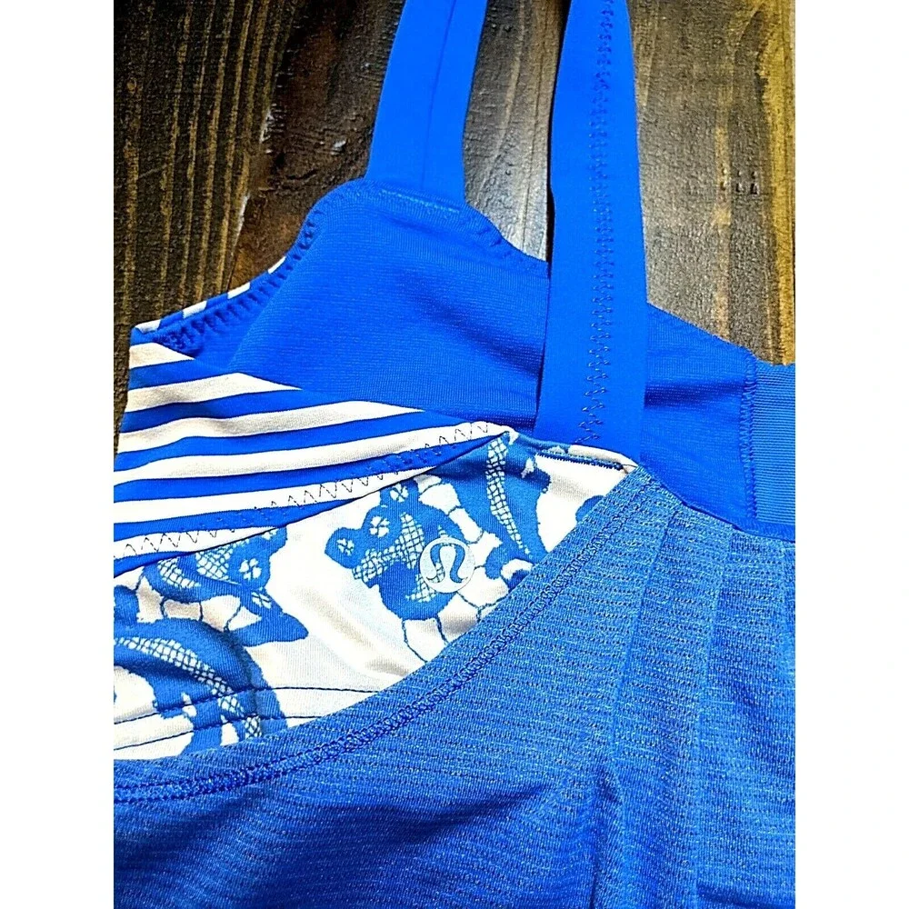 Lululemon Women's With Built In Bra Blue/White Flowers Top Blouse Sz 6